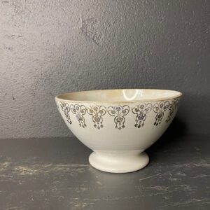 kaffeskål i creme med sølv mønster fra bellevue vintage