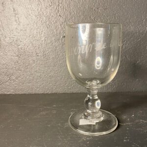 Fransk antikt glas med skriften Souvenir de la fête fra Bellevue Vintage